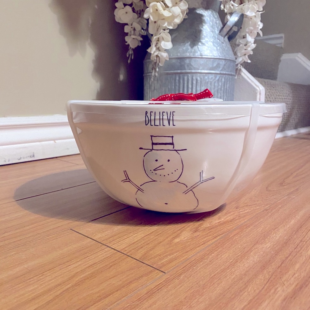 Rae Dunn melamine bowl set.